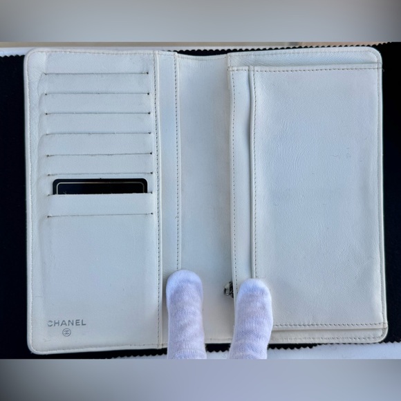 Chanel Diamond Stitch Quilted Wallet White Silver with Holo, Card and box - Picture 7 of 14